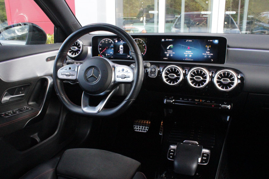 Mercedes-Benz A-Klasse 220 190PK AUTOMAAT BUSINESS SOLUTION AMG | PANORAMA SCHUIF/KANTEL DAK | SFEER VERLICHTING VOOR + ACHTER | STOEL VERWARMING OP BEIDE VOORSTOELEN | MULTIBEAM LED KOPLAMPEN | ACHTERUITRIJ CAMERA | APPLE CARPLAY/ANDROID AUTO | NAVIGATIE | CRUISE CONTROL | NIGHT PAKKET | VERKEERSLICHTEN WEERGAVE | 17" LICHTMETALEN VELGEN AMG | HEMELBEKLEDING ZWART | MBUX MULTIMEDIA SYSTEEM | SPORTSTOELEN | PARKEERSENSOREN VOOR + ACHTER | DRAADLOZE TELEFOONLADER |