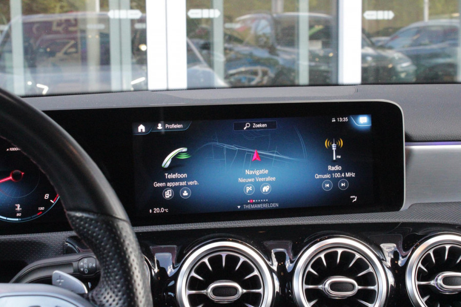 Mercedes-Benz A-Klasse 220 190PK AUTOMAAT BUSINESS SOLUTION AMG | PANORAMA SCHUIF/KANTEL DAK | SFEER VERLICHTING VOOR + ACHTER | STOEL VERWARMING OP BEIDE VOORSTOELEN | MULTIBEAM LED KOPLAMPEN | ACHTERUITRIJ CAMERA | APPLE CARPLAY/ANDROID AUTO | NAVIGATIE | CRUISE CONTROL | NIGHT PAKKET | VERKEERSLICHTEN WEERGAVE | 17" LICHTMETALEN VELGEN AMG | HEMELBEKLEDING ZWART | MBUX MULTIMEDIA SYSTEEM | SPORTSTOELEN | PARKEERSENSOREN VOOR + ACHTER | DRAADLOZE TELEFOONLADER |