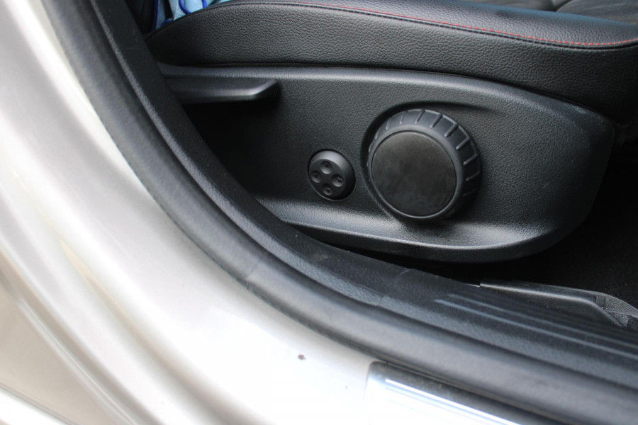 Mercedes-Benz A-Klasse 220 190PK AUTOMAAT BUSINESS SOLUTION AMG | PANORAMA SCHUIF/KANTEL DAK | SFEER VERLICHTING VOOR + ACHTER | STOEL VERWARMING OP BEIDE VOORSTOELEN | MULTIBEAM LED KOPLAMPEN | ACHTERUITRIJ CAMERA | APPLE CARPLAY/ANDROID AUTO | NAVIGATIE | CRUISE CONTROL | NIGHT PAKKET | VERKEERSLICHTEN WEERGAVE | 17" LICHTMETALEN VELGEN AMG | HEMELBEKLEDING ZWART | MBUX MULTIMEDIA SYSTEEM | SPORTSTOELEN | PARKEERSENSOREN VOOR + ACHTER | DRAADLOZE TELEFOONLADER |