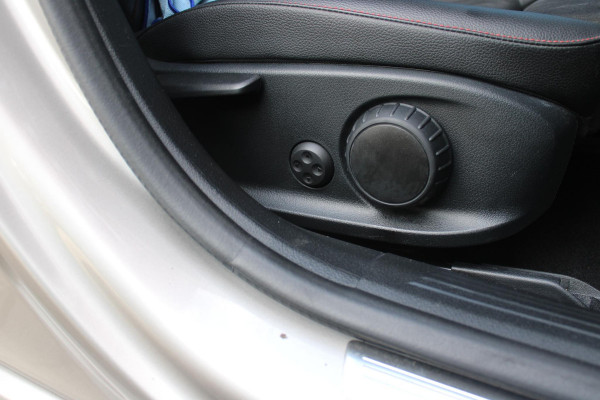 Mercedes-Benz A-Klasse 220 190PK AUTOMAAT BUSINESS SOLUTION AMG | PANORAMA SCHUIF/KANTEL DAK | SFEER VERLICHTING VOOR + ACHTER | STOEL VERWARMING OP BEIDE VOORSTOELEN | MULTIBEAM LED KOPLAMPEN | ACHTERUITRIJ CAMERA | APPLE CARPLAY/ANDROID AUTO | NAVIGATIE | CRUISE CONTROL | NIGHT PAKKET | VERKEERSLICHTEN WEERGAVE | 17" LICHTMETALEN VELGEN AMG | HEMELBEKLEDING ZWART | MBUX MULTIMEDIA SYSTEEM | SPORTSTOELEN | PARKEERSENSOREN VOOR + ACHTER | DRAADLOZE TELEFOONLADER |