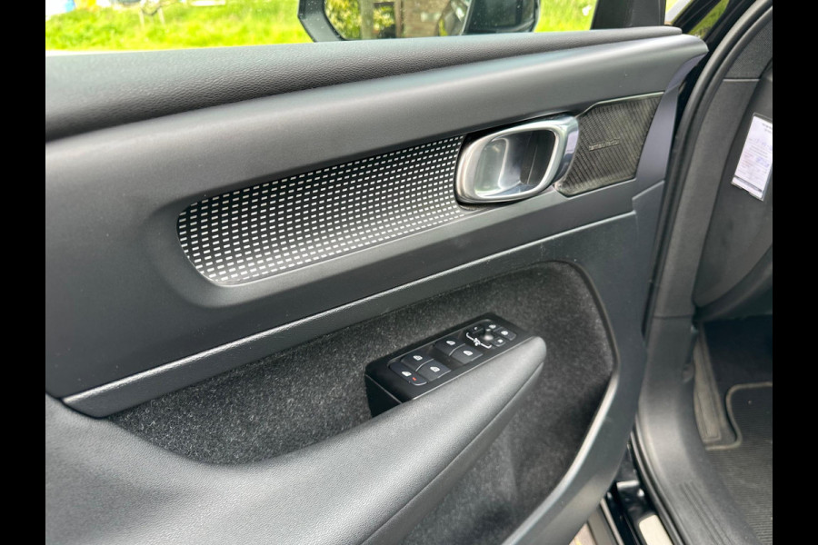 Volvo XC40 Recharge P8 AWD R-Design | Panoramadak | Camera | Warmtepomp | NL-Auto |