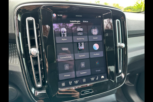 Volvo XC40 Recharge P8 AWD R-Design | Panoramadak | Camera | Warmtepomp | NL-Auto |