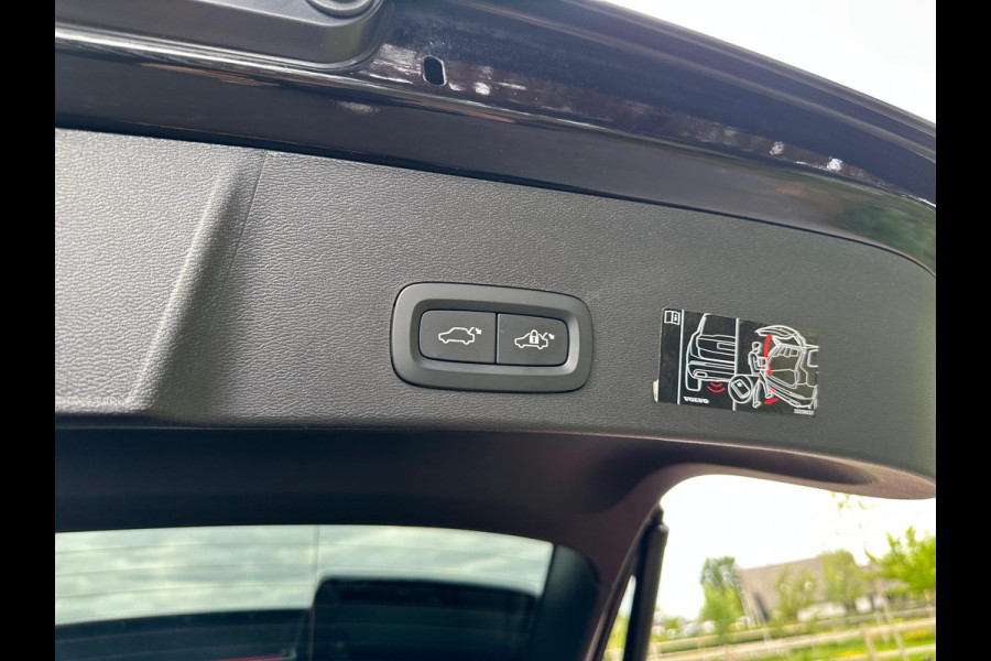 Volvo XC40 Recharge P8 AWD R-Design | Panoramadak | Camera | Warmtepomp | NL-Auto |