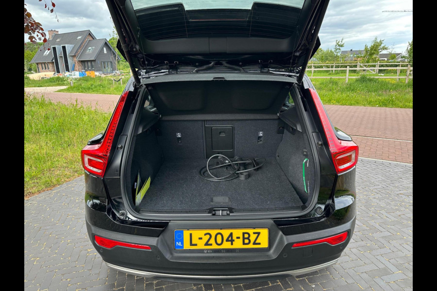 Volvo XC40 Recharge P8 AWD R-Design | Panoramadak | Camera | Warmtepomp | NL-Auto |