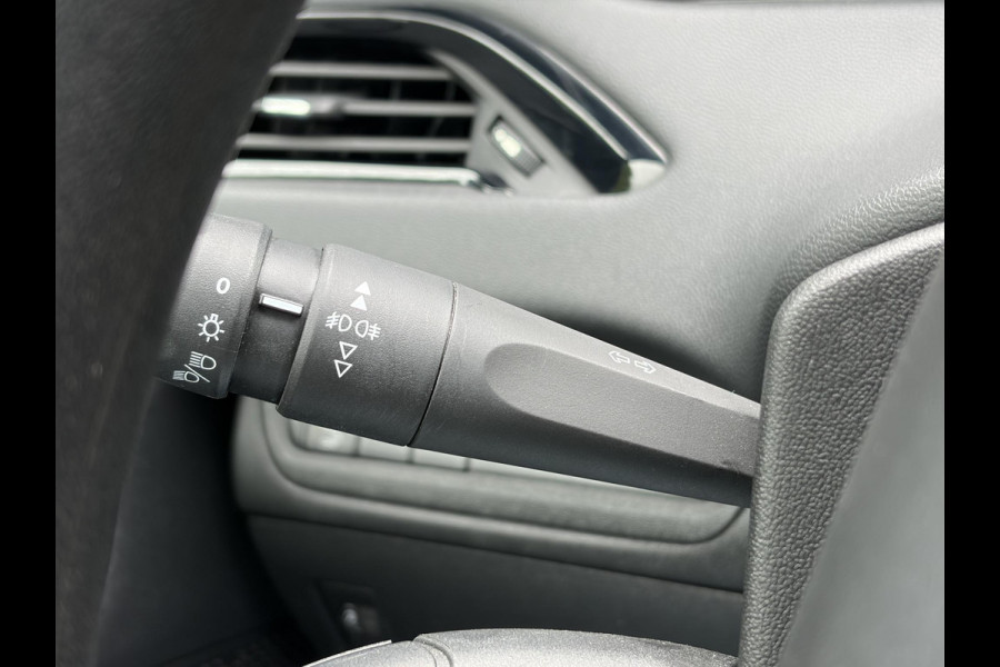 Peugeot 208 1.2 PureTech Blue Lion 2e Eigenaar,5 Deurs,Navi,Airco,Cruise,Pdc,Carplay,N.A.P,Weinig km,Zeer Zuinig,Apk tot 07-2027