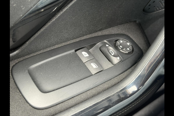 Peugeot 208 1.2 PureTech Blue Lion 2e Eigenaar,5 Deurs,Navi,Airco,Cruise,Pdc,Carplay,N.A.P,Weinig km,Zeer Zuinig,Apk tot 07-2027