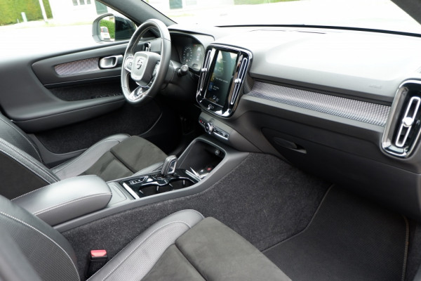 Volvo XC40 2.0 T4 AWD R-disign / INCL. 12 mnd BOVAG / Schuif-kantel dak