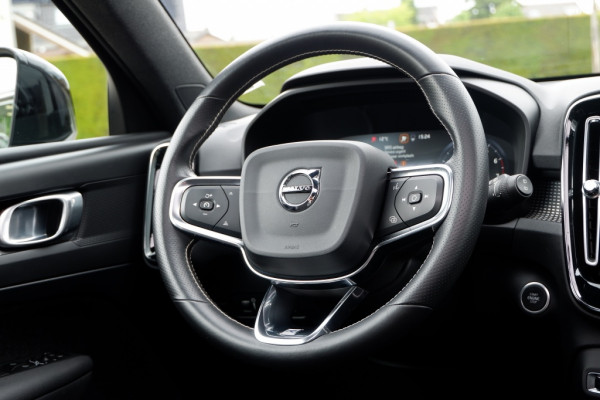 Volvo XC40 2.0 T4 AWD R-disign / INCL. 12 mnd BOVAG / Schuif-kantel dak