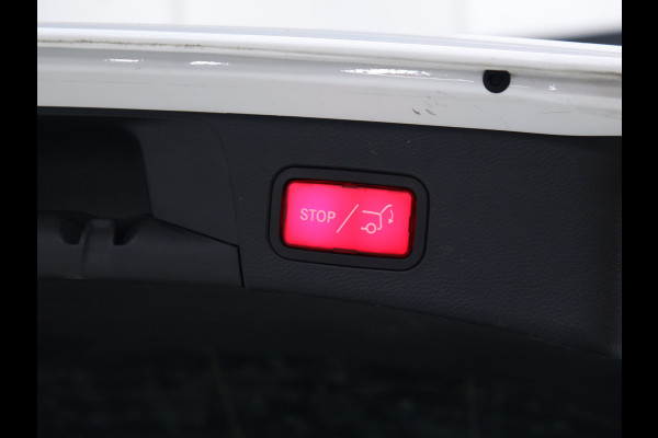 Mercedes-Benz C-Klasse Estate 220 d Premium Plus AMG Line [ELEKTRISCH VERSTELBARE STOELEN, SFEERVERLICHTING, ADAPTIVE CRUISE CONTROL, STOELVERWARMING, CAMERA, PDC 360, DIGITAL DASH, BLUETOOTH, CLIMATE, NIEUWSTAAT]