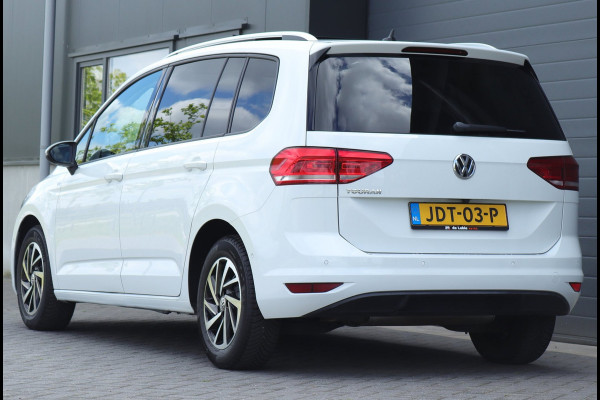 Volkswagen Touran 1.5 TSI 7 persoons / DSG automaat / Pano / Carplay