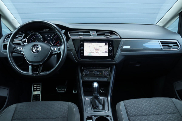 Volkswagen Touran 1.5 TSI 7 persoons / DSG automaat / Pano / Carplay