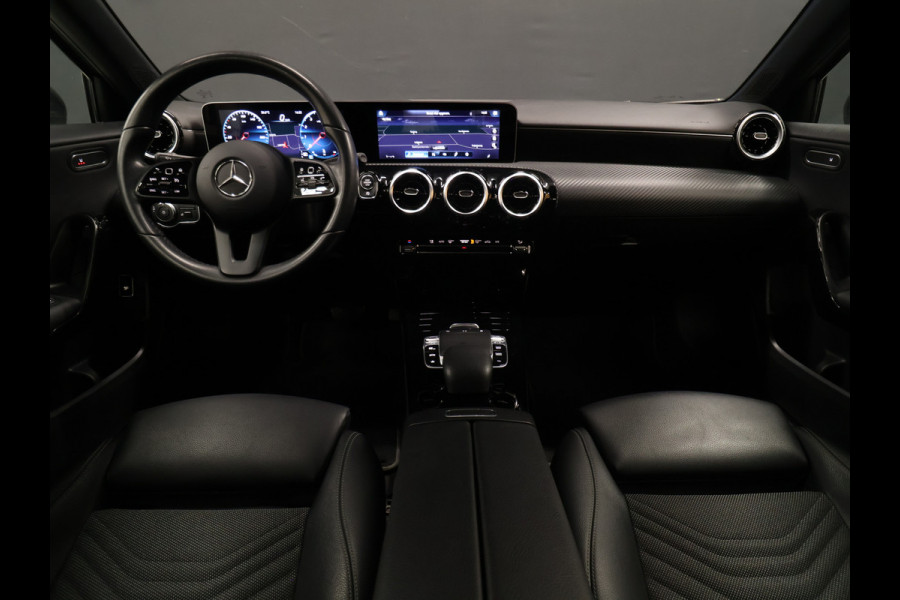 Mercedes-Benz A-Klasse 200 Business Solution [APPLE CARPLAY, ANDROID, STOELVERWARMING, CAMERA, PDC 360, DIGITAL DASH, CRUISE CONTROL, CLIMATE CONTROL, NIEUWSTAAT]