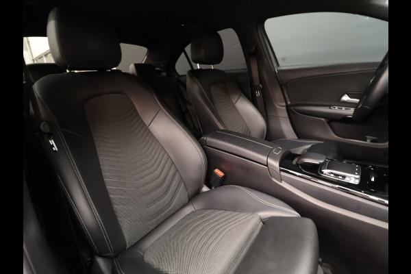 Mercedes-Benz A-Klasse 200 Business Solution [APPLE CARPLAY, ANDROID, STOELVERWARMING, CAMERA, PDC 360, DIGITAL DASH, CRUISE CONTROL, CLIMATE CONTROL, NIEUWSTAAT]