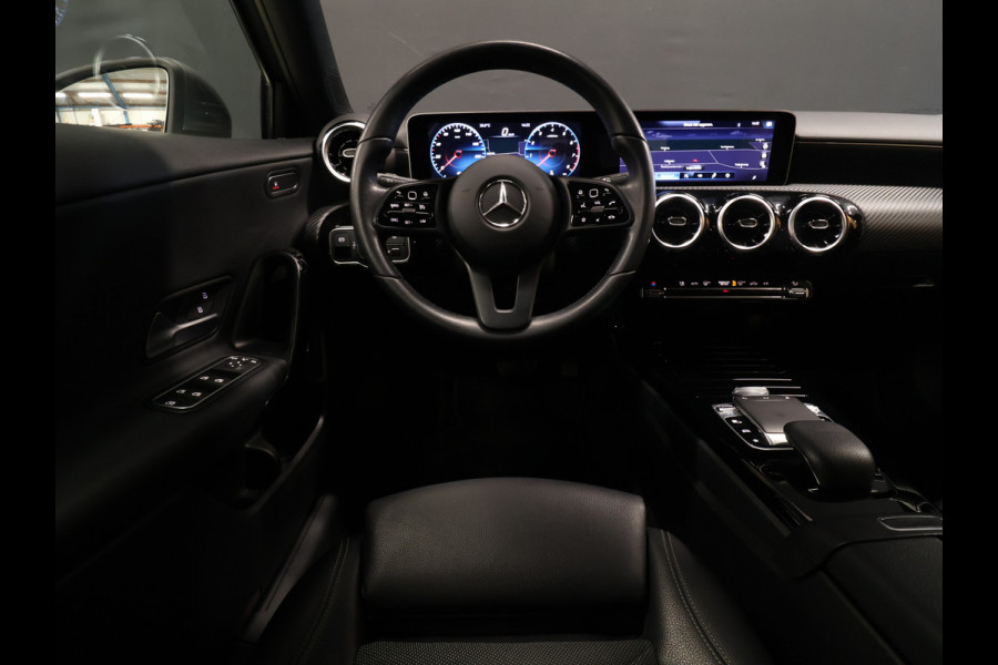 Mercedes-Benz A-Klasse 200 Business Solution [APPLE CARPLAY, ANDROID, STOELVERWARMING, CAMERA, PDC 360, DIGITAL DASH, CRUISE CONTROL, CLIMATE CONTROL, NIEUWSTAAT]