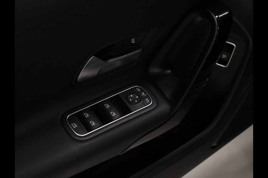 Mercedes-Benz A-Klasse 200 Business Solution [APPLE CARPLAY, ANDROID, STOELVERWARMING, CAMERA, PDC 360, DIGITAL DASH, CRUISE CONTROL, CLIMATE CONTROL, NIEUWSTAAT]