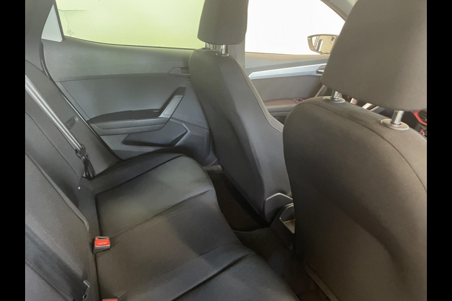 Seat Ibiza 1.0 110pk TSI DSG FR | DEMO ! | Climate control Cruise control LED Voorstoelen verwarmd Parkeersensoren Navigatie Apple Carplay/ Android Auto