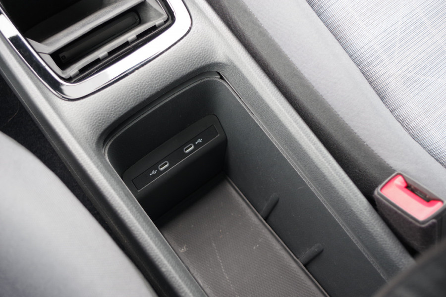 Volkswagen ID.3 Life 58 kWh 204 PK, SOH 89%, Adap. Cruise Control, Carplay, Warmtepomp, Stuur- & Stoelverwarming, Keyless
