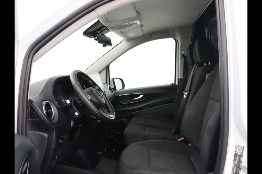 Mercedes-Benz Vito 114 CDI Extra Lang | Oprijplaat | Trekhaak | Camera | Stoelverwarming | 19'' | Cruise control | Bluetooth | Airco | 3-Persoons