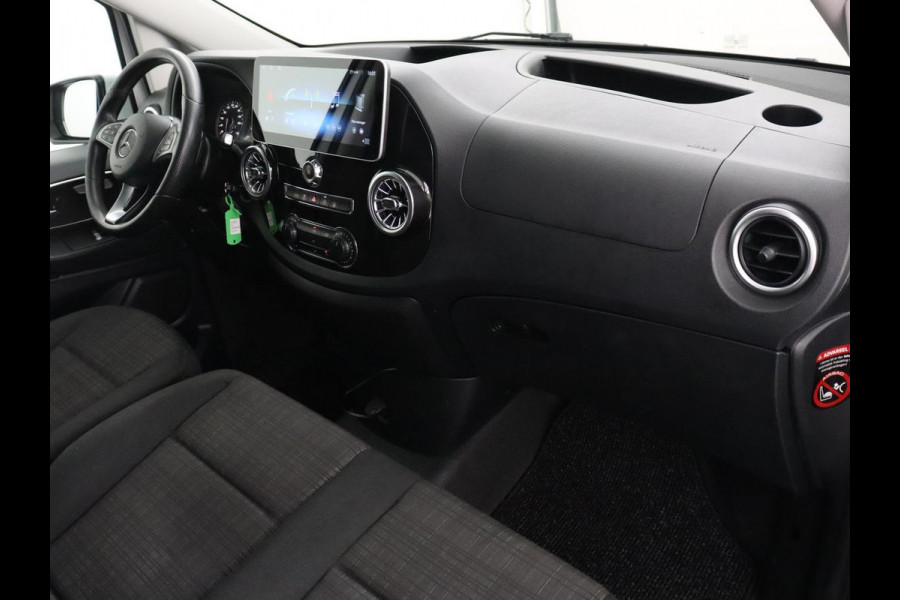 Mercedes-Benz Vito 114 CDI Extra Lang | Oprijplaat | Trekhaak | Camera | Stoelverwarming | 19'' | Cruise control | Bluetooth | Airco | 3-Persoons