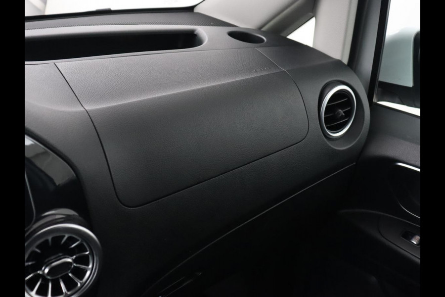 Mercedes-Benz Vito 114 CDI Extra Lang | Oprijplaat | Trekhaak | Camera | Stoelverwarming | 19'' | Cruise control | Bluetooth | Airco | 3-Persoons