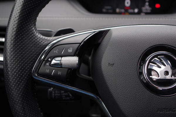 Škoda ENYAQ iV 60 Sportline 180 PK, 90% SOH, Panoramadak, Adap. Cruise Control, Stoelverwarming, Camera