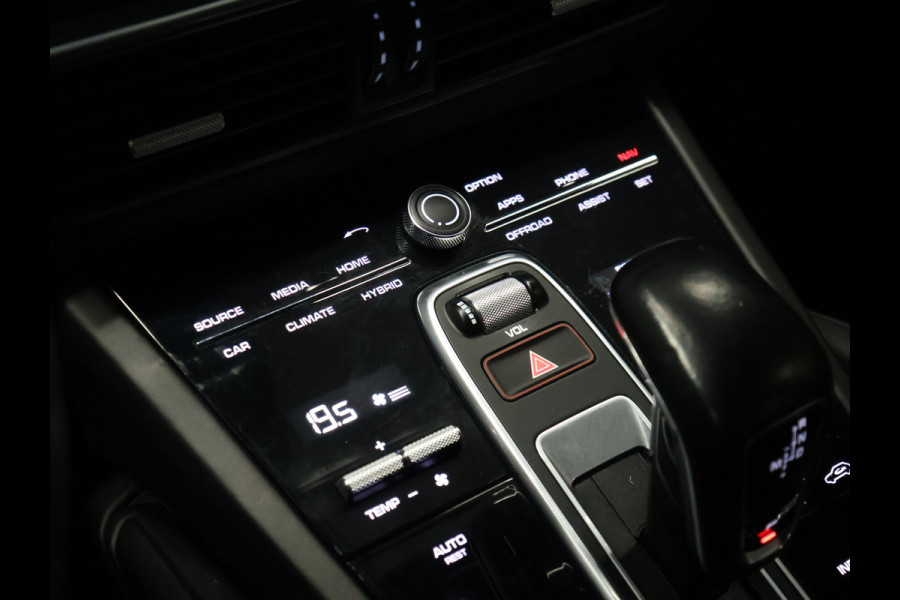 Porsche Cayenne 3.0 E-Hybrid TechArt [SCHUIFKANTELDAK, LUCHTVERING, SPORT CHRONO, APPLE CARPLAY, MEMORY SEATS, BOSE SOUND, KLEPPENSYSTEEM, SPORT DESIGN, PDLS+, STOELVERWARMING, CAMERA, CRUISE, CLIMATE, NIEUWSTAAT]