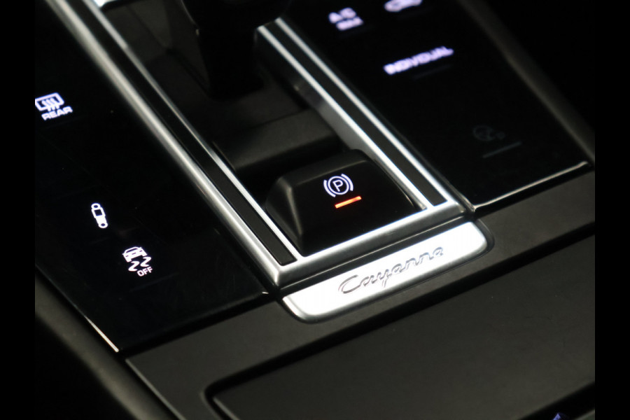 Porsche Cayenne 3.0 E-Hybrid TechArt [SCHUIFKANTELDAK, LUCHTVERING, SPORT CHRONO, APPLE CARPLAY, MEMORY SEATS, BOSE SOUND, KLEPPENSYSTEEM, SPORT DESIGN, PDLS+, STOELVERWARMING, CAMERA, CRUISE, CLIMATE, NIEUWSTAAT]
