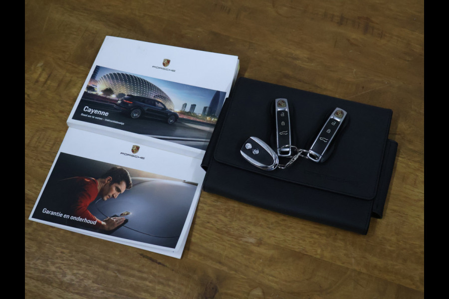 Porsche Cayenne 3.0 E-Hybrid TechArt [SCHUIFKANTELDAK, LUCHTVERING, SPORT CHRONO, APPLE CARPLAY, MEMORY SEATS, BOSE SOUND, KLEPPENSYSTEEM, SPORT DESIGN, PDLS+, STOELVERWARMING, CAMERA, CRUISE, CLIMATE, NIEUWSTAAT]