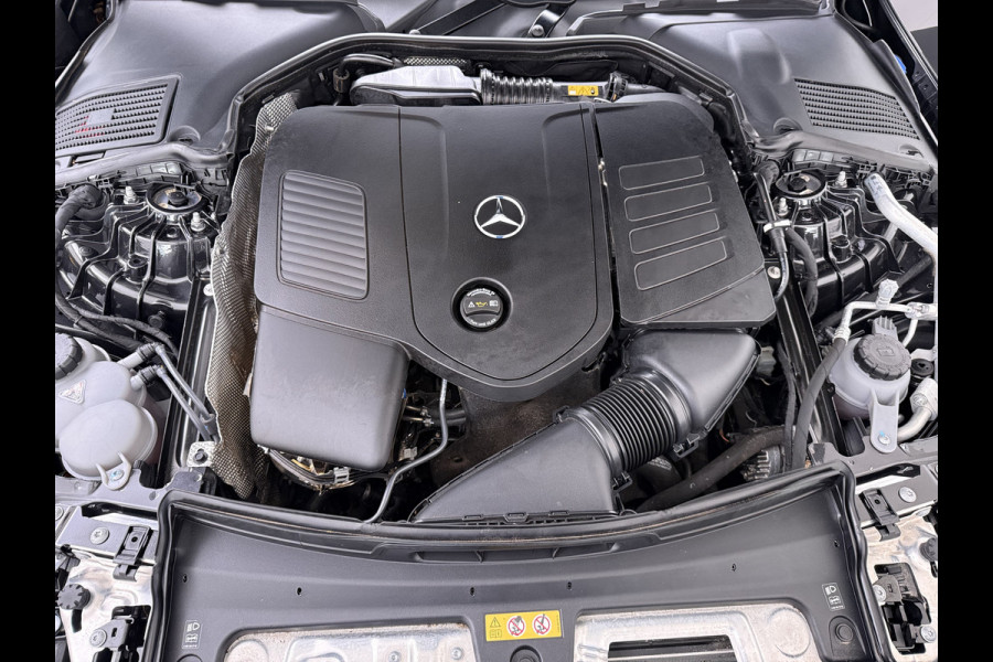 Mercedes-Benz C-Klasse 300e AMG // Trekhaak // Memory // 360 Camera // Keyless // Digital Light // Privacy Glass // Carplay