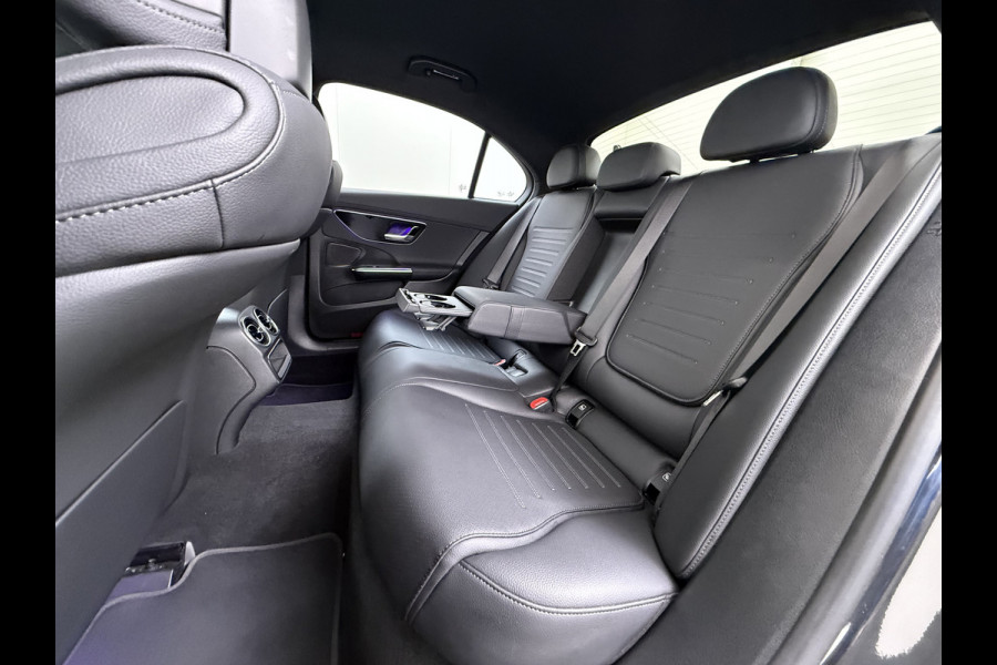 Mercedes-Benz C-Klasse 300e AMG // Trekhaak // Memory // 360 Camera // Keyless // Digital Light // Privacy Glass // Carplay
