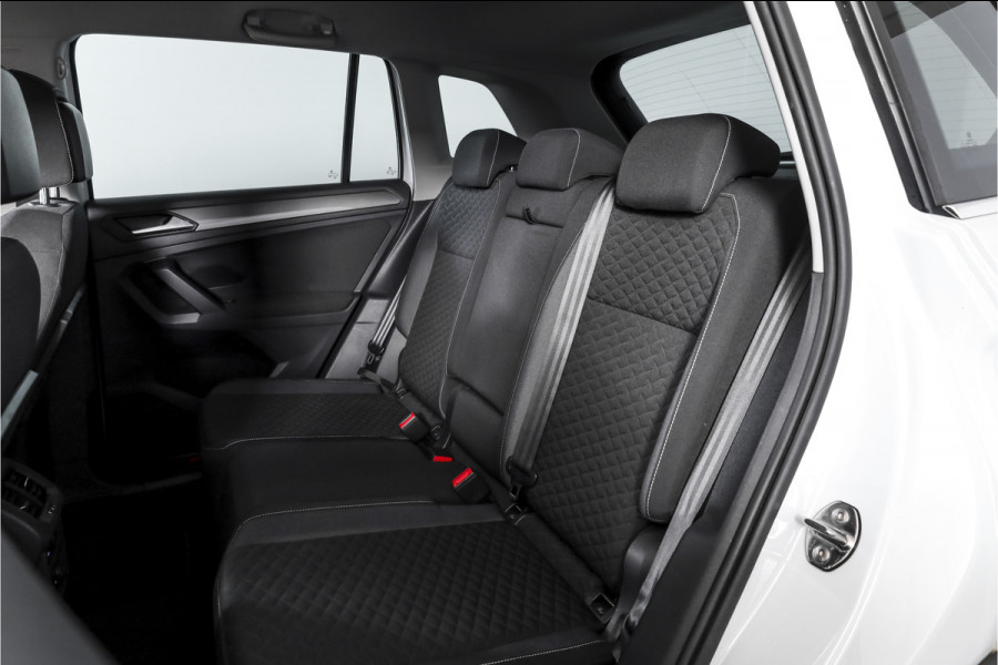Volkswagen Tiguan 1.5 TSI ACT 150 PK Comfortline Business | Adapt. Cruise | PDC | Camera | NAV + App. Connect | ECC | Trekhaak | LM 17" |