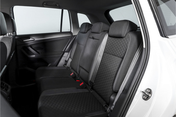 Volkswagen Tiguan 1.5 TSI ACT 150 PK Comfortline Business | Adapt. Cruise | PDC | Camera | NAV + App. Connect | ECC | Trekhaak | LM 17" |