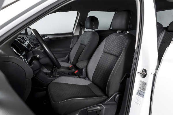 Volkswagen Tiguan 1.5 TSI ACT 150 PK Comfortline Business | Adapt. Cruise | PDC | Camera | NAV + App. Connect | ECC | Trekhaak | LM 17" |