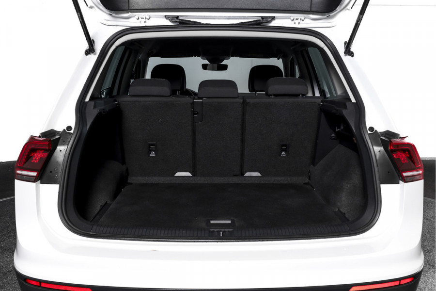 Volkswagen Tiguan 1.5 TSI ACT 150 PK Comfortline Business | Adapt. Cruise | PDC | Camera | NAV + App. Connect | ECC | Trekhaak | LM 17" |