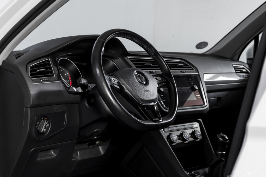 Volkswagen Tiguan 1.5 TSI ACT 150 PK Comfortline Business | Adapt. Cruise | PDC | Camera | NAV + App. Connect | ECC | Trekhaak | LM 17" |