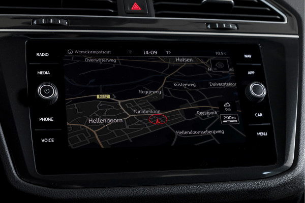 Volkswagen Tiguan 1.5 TSI ACT 150 PK Comfortline Business | Adapt. Cruise | PDC | Camera | NAV + App. Connect | ECC | Trekhaak | LM 17" |