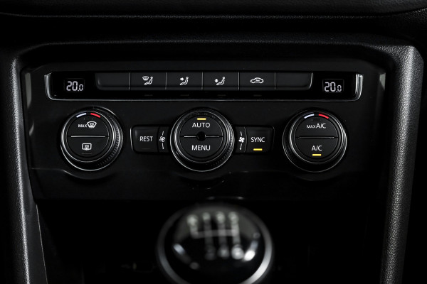 Volkswagen Tiguan 1.5 TSI ACT 150 PK Comfortline Business | Adapt. Cruise | PDC | Camera | NAV + App. Connect | ECC | Trekhaak | LM 17" |