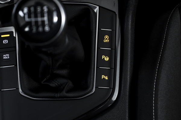 Volkswagen Tiguan 1.5 TSI ACT 150 PK Comfortline Business | Adapt. Cruise | PDC | Camera | NAV + App. Connect | ECC | Trekhaak | LM 17" |
