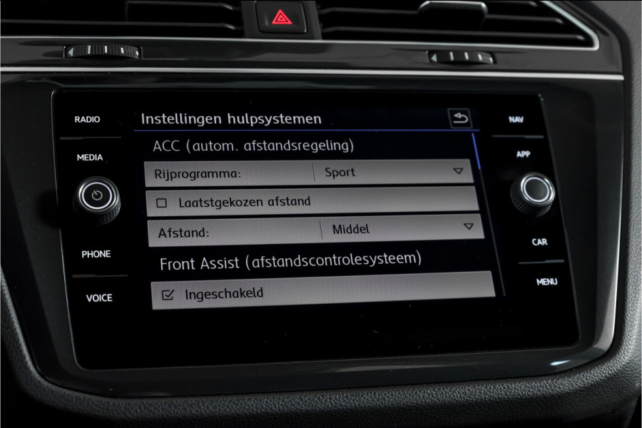 Volkswagen Tiguan 1.5 TSI ACT 150 PK Comfortline Business | Adapt. Cruise | PDC | Camera | NAV + App. Connect | ECC | Trekhaak | LM 17" |