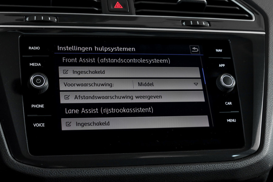 Volkswagen Tiguan 1.5 TSI ACT 150 PK Comfortline Business | Adapt. Cruise | PDC | Camera | NAV + App. Connect | ECC | Trekhaak | LM 17" |