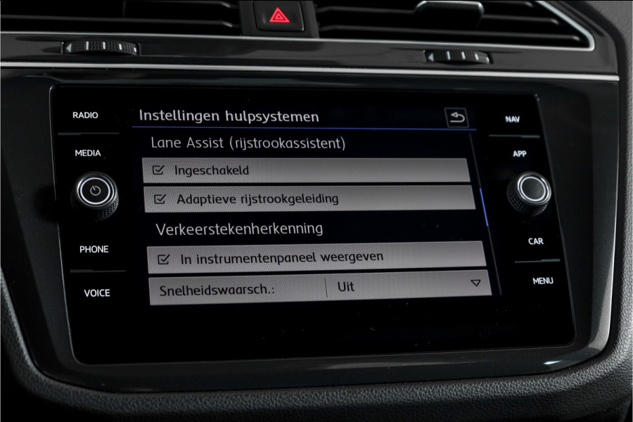 Volkswagen Tiguan 1.5 TSI ACT 150 PK Comfortline Business | Adapt. Cruise | PDC | Camera | NAV + App. Connect | ECC | Trekhaak | LM 17" |