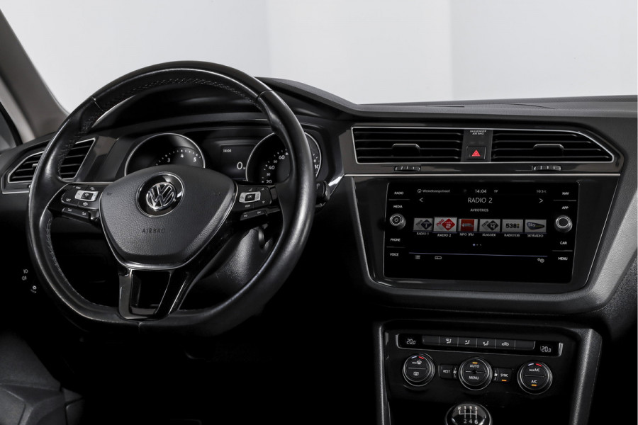 Volkswagen Tiguan 1.5 TSI ACT 150 PK Comfortline Business | Adapt. Cruise | PDC | Camera | NAV + App. Connect | ECC | Trekhaak | LM 17" |