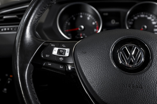 Volkswagen Tiguan 1.5 TSI ACT 150 PK Comfortline Business | Adapt. Cruise | PDC | Camera | NAV + App. Connect | ECC | Trekhaak | LM 17" |