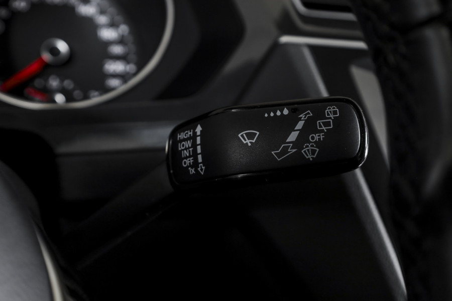 Volkswagen Tiguan 1.5 TSI ACT 150 PK Comfortline Business | Adapt. Cruise | PDC | Camera | NAV + App. Connect | ECC | Trekhaak | LM 17" |