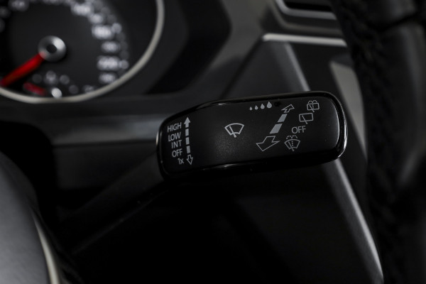 Volkswagen Tiguan 1.5 TSI ACT 150 PK Comfortline Business | Adapt. Cruise | PDC | Camera | NAV + App. Connect | ECC | Trekhaak | LM 17" |