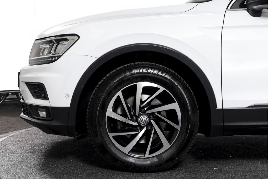 Volkswagen Tiguan 1.5 TSI ACT 150 PK Comfortline Business | Adapt. Cruise | PDC | Camera | NAV + App. Connect | ECC | Trekhaak | LM 17" |
