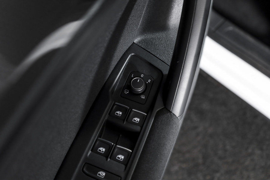 Volkswagen Tiguan 1.5 TSI ACT 150 PK Comfortline Business | Adapt. Cruise | PDC | Camera | NAV + App. Connect | ECC | Trekhaak | LM 17" |