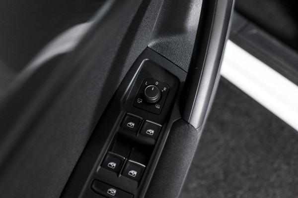 Volkswagen Tiguan 1.5 TSI ACT 150 PK Comfortline Business | Adapt. Cruise | PDC | Camera | NAV + App. Connect | ECC | Trekhaak | LM 17" |