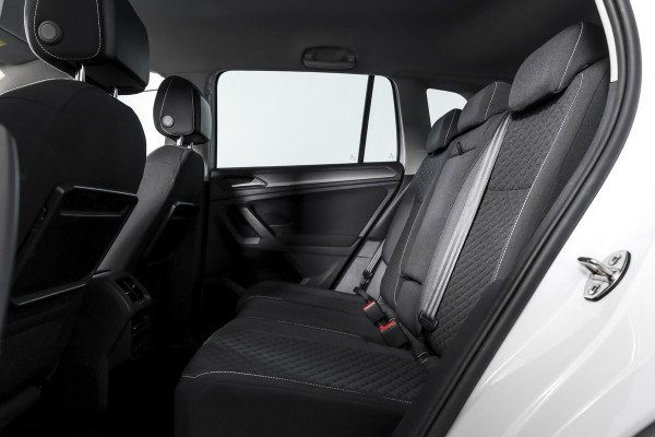 Volkswagen Tiguan 1.5 TSI ACT 150 PK Comfortline Business | Adapt. Cruise | PDC | Camera | NAV + App. Connect | ECC | Trekhaak | LM 17" |