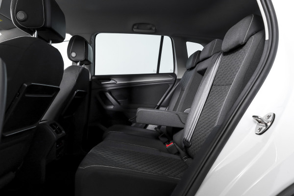 Volkswagen Tiguan 1.5 TSI ACT 150 PK Comfortline Business | Adapt. Cruise | PDC | Camera | NAV + App. Connect | ECC | Trekhaak | LM 17" |